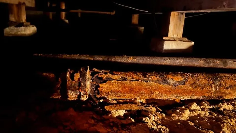 Sewer pipe, trench, cleanout, or cast iron repair area for Roots in a Parker sewer lateral on camera