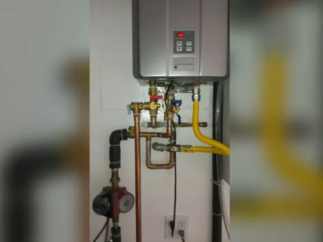 Tank water heater and plumbing connections for Cottonwood
