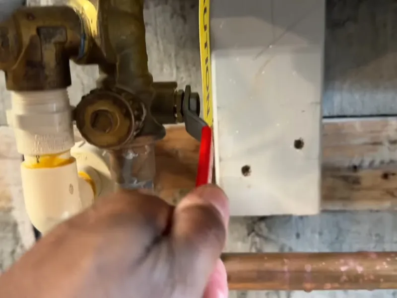 Tankless water heater valves and service hoses for Descaling a tankless unit